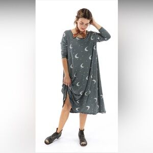 Magnolia Pearl
Crescent Moon and
Stars Dylan 705